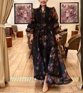 Abiti Lunghi Floreali <span class=keywords><strong>Retrò</strong></span> Scuro Autunno 2025 Maniche Lunghe con Cintura in Vita Ampio Gonna Vestito di Nicchia di Alta Gamma <span class=keywords><strong>Abbigliamento</strong></span> Femminile - Product Image 4