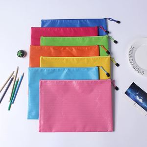 Sac de documents coloré de haute qualité en PVC imperméable et anti-poussière avec fermeture éclair à motif de football pour le bureau et l'école - Product Image 2