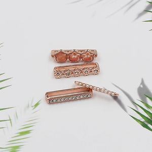 Correa de reloj de lujo, Charms para <span class=keywords><strong>Apple</strong></span> <span class=keywords><strong>Watch</strong></span>, anillo decorativo de diseño de flores para <span class=keywords><strong>Apple</strong></span> <span class=keywords><strong>Watch</strong></span> - Product Image 2