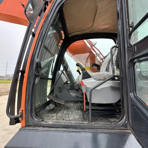 รถขุดตีนตะขาบ Doosan DX300LC-9C มือสอง ของแท้จากเกาหลี สำหรับงานหนัก งานเหมือง งานดิน งานก่อสร้าง ขุดเจาะ พร้อมเครื่องยนต์ - Product Image 6