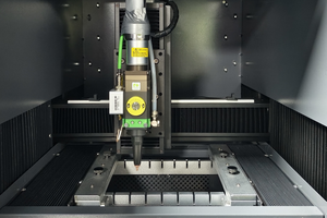 Machine de découpe laser à fibre <span class=keywords><strong>mini</strong></span> entièrement fermé<span class=keywords><strong>e</strong></span> de haute précision 1500W 800W 1200W 2030 CNC pour bijoux, or, argent et métaux - Product Image 3