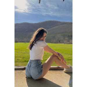 เสื้อครอปท็อปสีขาวพิมพ์ลายสำหรับผู้หญิง ยี่ห้อ Tanisa ระบายอากาศได้ดี สวมใส่สบาย เหมาะสำหรับออกกำลังกาย คอกลม  รับสกรีนโลโก้  ฟรีไซส์  ผ้าถัก - Product Image 4