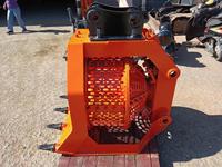 Godet de criblage hydraulique SLN pour mini-excavatrices jusqu'à 25 tonnes, idéal pour la séparation du sable, du gravier et des matériaux de terrassement.