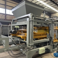 Machine automatique de fabrication de briques en béton 4-15 pour la production de matériaux de construction au Mozambique