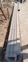 Caniveau de drainage en résine SMC avec grille en acier inoxydable, canal en U rainuré pour la cour et le jardin d'une villa