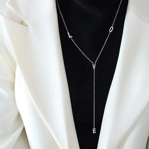 Collar con colgante de borla larga con carta de amor pequeña y compacta, cadena chapada en oro, joyería occidental - Product Image 2