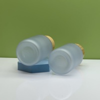 Bouteille de capsule en verre à large bouche 200cc pot de bouteille de pilule en verre pour pilules médicales avec bouchon en bambou en bois