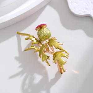 Broche en alliage plaqué or à motif de fleurs de cerisier bleues pour manteaux et costumes pour femmes - Cadeau élégant pour mariage et fête - Product Image 2