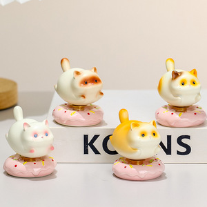 Décoration de bureau chaton mignon en résine, chaton dessin animé rotatif, cadeau pour la décoration de bureau - Product Image 1