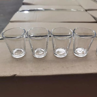 Pot en verre blanc de 50 ml (1,5 oz) personnalisé avec logo unique, design classique, sérigraphié, emballé en carton pour la tequila