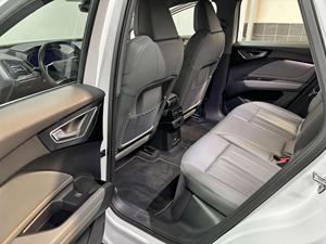 <span class=keywords><strong>Audi</strong></span> Q4 E-tron 40 SUV électrique d'occasion 2024, longue autonomie, véhicule électrique intelligent, prêt à l'exportation, blanc sur noir - Product Image 6