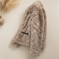 Manteau court en fausse fourrure de lapin pour femme, couleur kaki clair, avec motif losanges 3D en relief, coupe ample, pour l'hiver