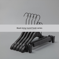 Stoff rutsch feste schwarze Kleiderbügel Clips Haken wieder verwendbare Kunststoff weiß Imitation Holz Kleiderbügel für Kleidung