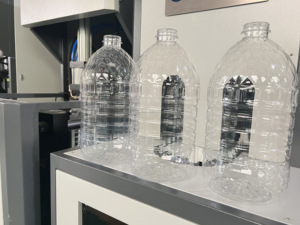 Macchina Semiautomatica per Soffiaggio e Stampaggio PET a 2 Cavità 3-5L / Macchina per Produzione Bottiglie - Product Image 6