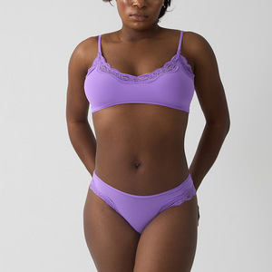 Set Lingerie Donna Leggero Effetto Seconda Pelle Senza Imbottitura Senza Ferretto con Bordo in <span class=keywords><strong>Pizzo</strong></span>, <span class=keywords><strong>Bralette</strong></span> a Collo Tondo e Slip Coordinati - Product Image 4
