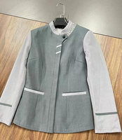 Uniformes de personnel d'entretien hôtelier unisexes à manches longues, coupe ajustée, 100 % polyester, gaufrés, résistants à l'usure et anti-boulochage, marque OEM