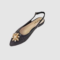 Sandales plates pour femmes à bout fermé, avec perles et boucle décorative, chaussures habillées confortables à bout pointu et bride de cheville antidérapante