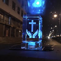 Pujiang Vente en gros de cubes en cristal K9 de haute qualité avec lumière LED, motif floral gravé au laser personnalisé, 5x5x8cm, cadeau d'entreprise