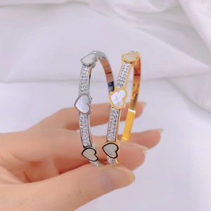 2025 New DS Phụ Nữ Của 18K PVD Mạ Vàng Không Thấm Nước & xỉn màu Trái Tim Bangle Vòng Đeo Tay Thời Trang Quyến Rũ Vòng Đeo Tay - Product Image 3