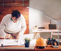 Lampe de bureau architecte LED AC moderne à intensité variable avec bras articulé en aluminium pour salle de lecture