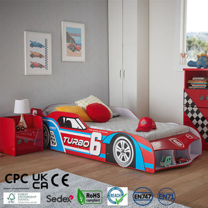 Lit de repos moderne en bois en forme de voiture de course, écologique, avec rangement et roulettes pour enfants de 3 ans et plus - Product Image 1