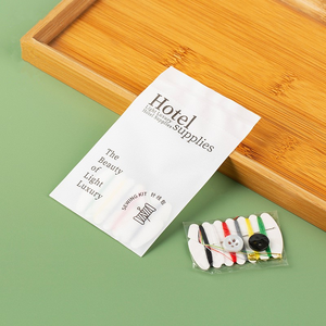 Ensemble d'articles de toilette jetables de luxe en gros pour les séjours à domicile, comprenant une brosse à dents, des chaussons, un peigne, du savon, impression personnalisée - Product Image 5