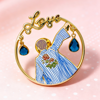 Épingles de revers personnalisées en métal plaqué avec émail dur, design anime Kpop mignon, avec chaîne