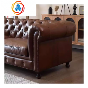 Sofá Chesterfield Moderno de Estilo Americano, Tapizado en Color Marrón, Estructura de Madera Maciza Resistente, Acolchado de Esponja de Alta Densidad, para Sala de Estar - Product Image 6