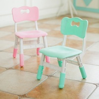 Chaise pour enfants Chaise pour tout-petits réglable en hauteur Charge maximale 220LBS Chaise d'intérieur et d'extérieur en plastique pour l'école, la maison et la garderie