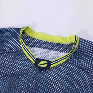 เสื้อลาครอสแบบตาข่ายระบายอากาศโพลีเอสเตอร์พิมพ์ชื่อทีมสำหรับใส่เล่นกีฬาดีไซน์ตามสั่ง - Product Image 1