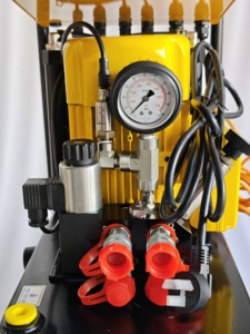 700 <b>Bar</b> Hydraulic Torque Wrench <b>Pump</b>, 4-Wrench Synchronous Hydraulic Power Unit, 220V - Product Image 2