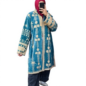 Abrigo de terciopelo bordado a mano estilo bohemio de Rajastán con diseño floral Aari, forro de algodón, transpirable, largo maxi, ropa de abrigo de invierno, cuello en V - Product Image 3