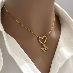 Collier en acier inoxydable plaqué or 18K PVD imperméable à l'eau, lettre de l'alphabet A-Z, tendance sur <span class=keywords><strong>TikTok</strong></span> - Product Image 2