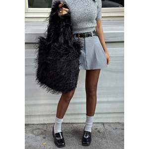 Bolsos de Felpa Negros, Accesorio de Bolsa Elegante y Lujoso - Product Image 3