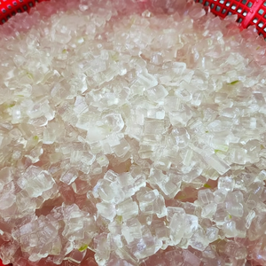 Deliciosa gelatina de aloe vera con sabor fresco ideal para mezclar en yogur de té frío o comer directamente del paquete - Product Image 1