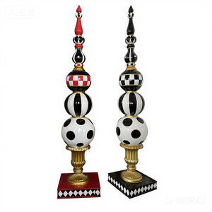 Elegante Weihnachts-Dekostatuen aus Harz: Stapelbare Kugel-Finials in Rot, Schwarz, Weiß mit Harlekin-Muster für Festliche Veranda-Dekoration - Product Image 1
