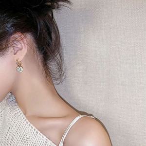 Pendientes de Botón Antiguos de Lujo de Alta Gama, Estilo Coreano de Dongdaemun, Moda Ligera y Exclusiva, Oro, Latón, Diamantes, Venta al por Mayor - Product Image 2