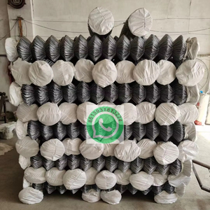 รั้วลวดตาข่ายชุบสังกะสีแบบถักทอจากตาข่ายลวดสีดำและเหล็กคาร์บอนเคลือบพีวีซีแบบม้วนสไตล์สานธรรมดา - Product Image 1