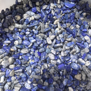 Vente en gros de pierres de <span class=keywords><strong>lapis</strong></span>-lazuli bleues naturelles polies de petite taille, copeaux de cristal, pierres roulées, pierres précieuses en <span class=keywords><strong>lapis</strong></span>-lazuli à vendre - Product Image 4