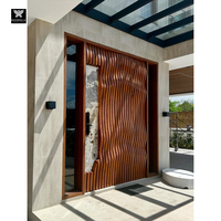 Porte d'entrée moderne en bois sculpté ondulé avec serrure intelligente à empreinte digitale pour maisons – Portes de sécurité en bois massif sculpté pour entrée principale