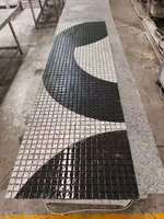 Carreaux de granit blancs et noirs antidérapants pour revêtement de sol de piscine extérieure et granit en mosaïque