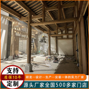 Puerta de patio tradicional de madera con adornos grabados, marco rectangular pintado para uso en exteriores - Product Image 2