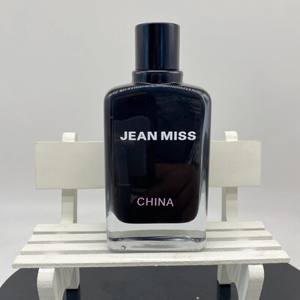 Perfume Unisex Elegante para Eventos Formales, Aroma Floral de Larga Duración en Spray para Hombres y Mujeres - Product Image 3