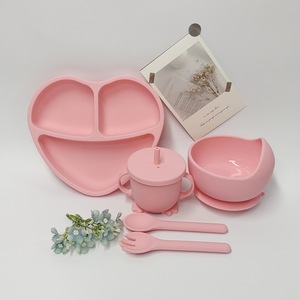 Vajilla de Silicona para Niños, Juego de 5 Piezas, Tazón de Silicona con Ventosa en Forma de Corazón, Vajilla de Entrenamiento para Bebés que Aprenden <span class=keywords><strong>a</strong></span> <span class=keywords><strong>Comer</strong></span> - Product Image 4