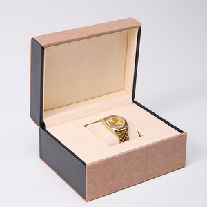 <span class=keywords><strong>Caja</strong></span> <span class=keywords><strong>de</strong></span> <span class=keywords><strong>Reloj</strong></span> Cuadrada <span class=keywords><strong>de</strong></span> Madera <span class=keywords><strong>de</strong></span> Lujo JANSSE, con Inserto <span class=keywords><strong>de</strong></span> Gamuza, Almacenamiento Premium para Relojes, Ecológica, Sostenible y Resistente al Agua - Product Image 4
