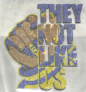 Transfer in Strass SGRHO Diva Fatti a Mano dalla Fabbrica YAWANG per Magliette Personalizzate, Motivo in Cristallo 'They NOT LIKE US' Sigma Gamma Rho - Product Image 3