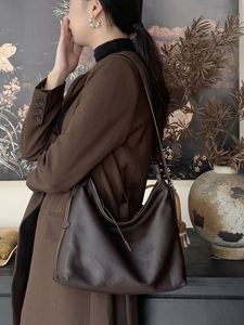 Productos Dropshipping 2025 nuevo bolso de hombro de mujer de cuero genuino, bolso cruzado para axilas de estilo Vintage con diseño Retro - Product Image 2