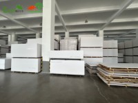 Prix de gros du panneau de feuille de mousse PVC haute densité panneau de mousse Sintra PVC de couleur blanche 1220x2440mm