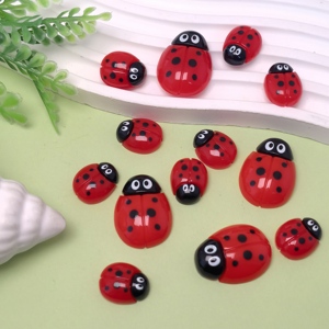 Vente chaude 100 pièces/lot Figurines de coccinelles en résine 3D minuscules Coccinelles rouges Animaux Cabochons en résine à dos plat pour l'artisanat DIY Décoration de jardin - Product Image 2
