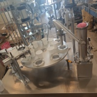 Machine de remplissage et de scellage automatique de yaourt, gobelets en plastique rotatifs et gobelets en papier, machine d'emballage personnalisée pour sauce, confiture, eau, jus